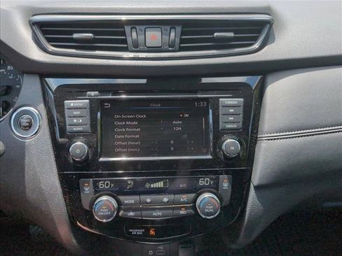 Used 2019 Nissan Rogue SL w/ Premium Package FWD image 16