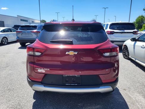 Used 2024 Chevrolet TrailBlazer LT w/ Convenience Package FWD image 5
