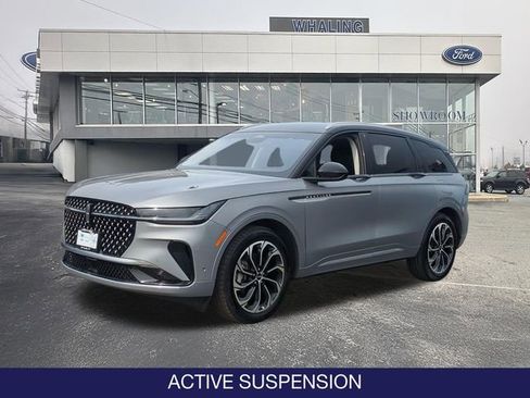 Used 2024 Lincoln Nautilus Reserve AWD/4WD image 3