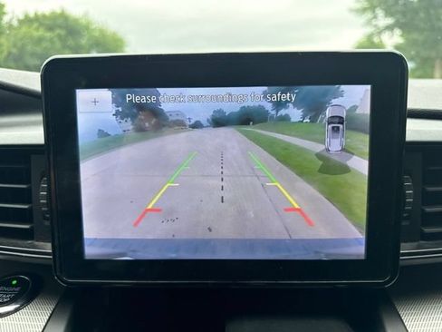 Used 2020 Ford Explorer XLT w/ Class III Trailer Tow Package AWD/4WD image 14