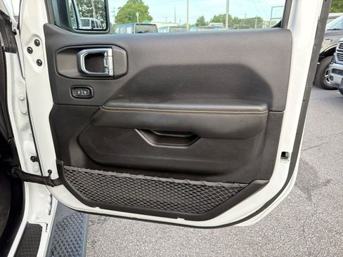 Used 2025 Jeep Wrangler Unlimited Sahara AWD/4WD image 13