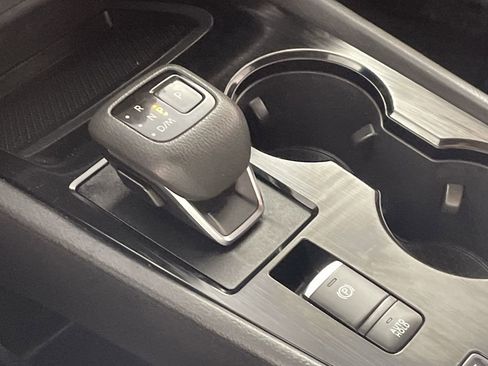 Used 2023 Nissan Rogue SV image 15