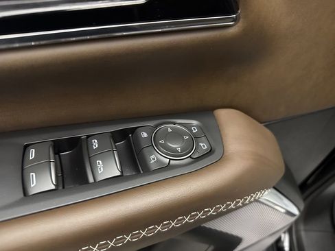 Used 2025 GMC Yukon Denali Ultimate AWD/4WD image 27