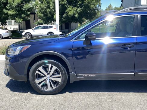 Used 2018 Subaru Outback 2.5i Limited AWD/4WD image 2