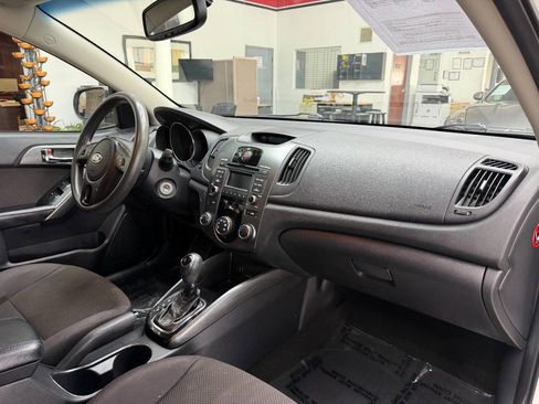 Used 2013 Kia Forte EX FWD image 16