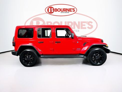 Used 2025 Jeep Wrangler Unlimited Sahara AWD/4WD image 10
