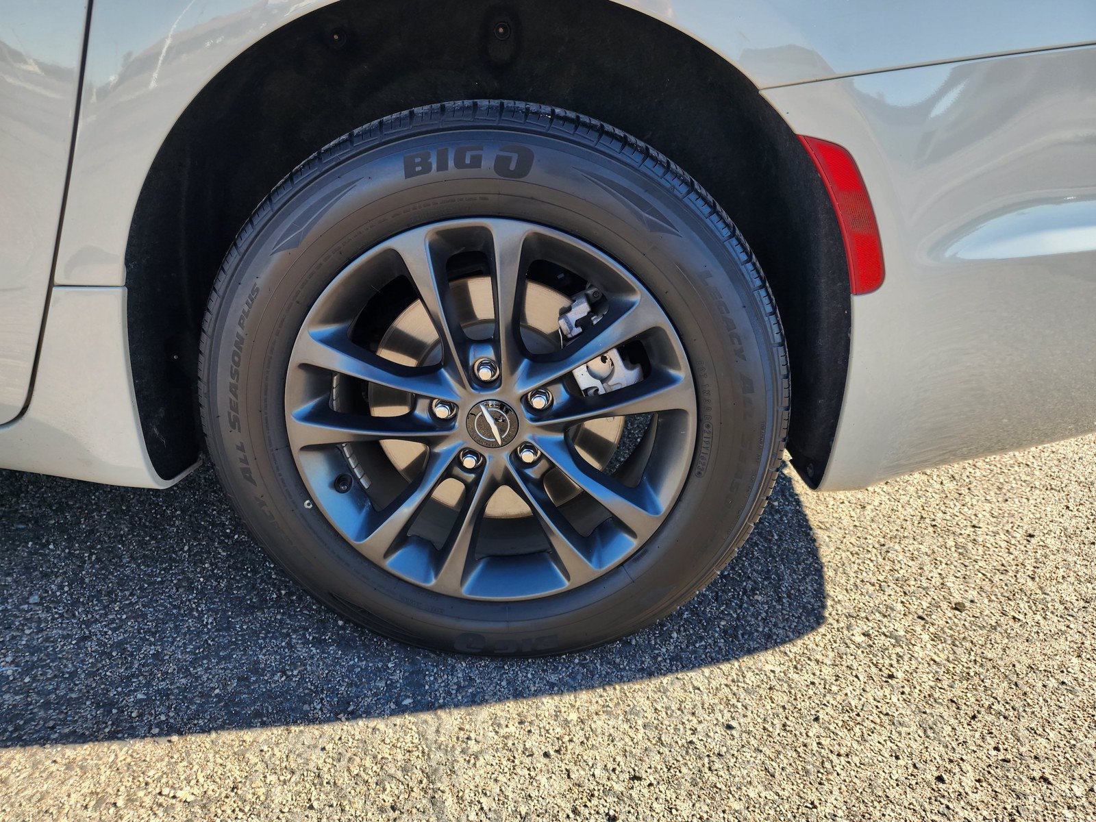 Used 2020 Chrysler Pacifica Touring-L AWD/4WD image 8