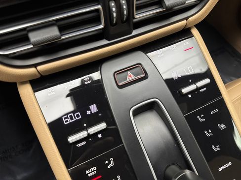 Used 2023 Porsche Macan AWD/4WD image 67