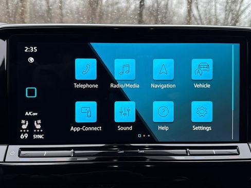 Certified 2025 Volkswagen Atlas Cross Sport SE image 18