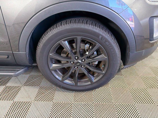 Used 2017 Ford Explorer XLT w/ Equipment Group 202A AWD/4WD image 18