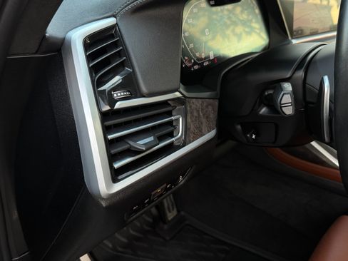 Used 2022 BMW X7 M50i image 30