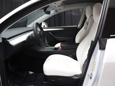 Used 2023 Tesla Model Y Long Range image 31