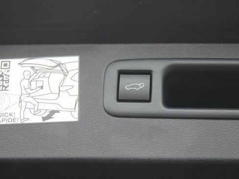 Used 2024 Toyota Highlander Limited image 29