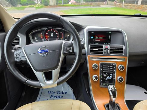 Used 2017 Volvo XC60 T5 Inscription w/ Preferred Option Package AWD/4WD image 9