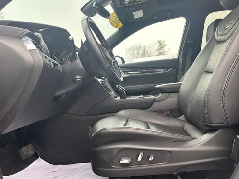 Used 2025 Cadillac XT6 Premium Luxury image 18