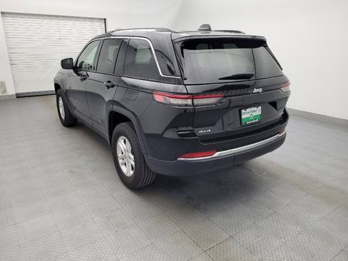 Used 2023 Jeep Grand Cherokee Laredo image 5