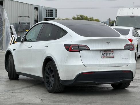 Used 2021 Tesla Model Y Long Range AWD/4WD image 2