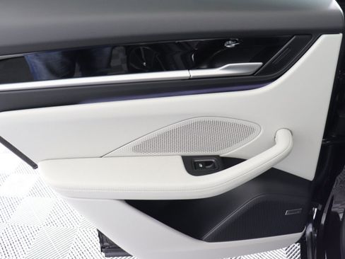 Certified 2025 Porsche Macan 4S Electric image 28