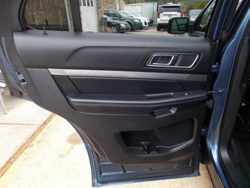 Used 2018 Ford Explorer XLT w/ Equipment Group 202A AWD/4WD image 15