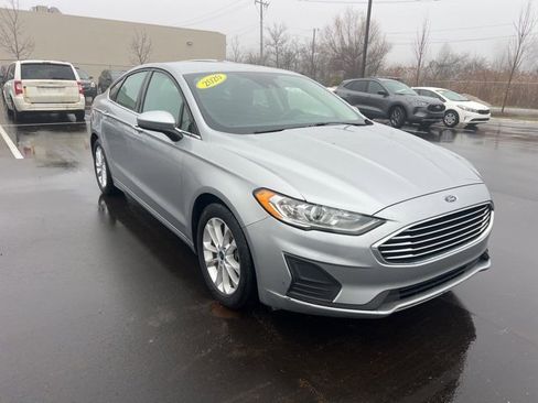 Used 2020 Ford Fusion SE image 3