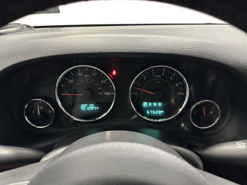 Used 2018 Jeep Wrangler Unlimited Sahara w/ Connectivity Group AWD/4WD image 18