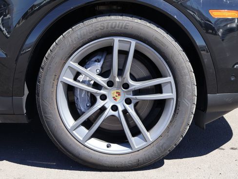Certified 2024 Porsche Cayenne Coupe AWD/4WD image 13