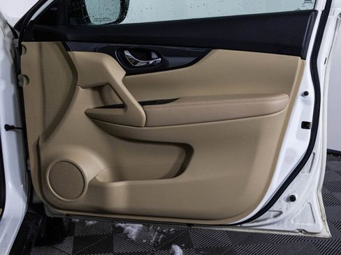 Used 2015 Nissan Rogue SL w/ SL Premium Package image 42