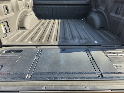 Used 2023 Ford F150 Lariat w/ Trailer Tow Package image 33