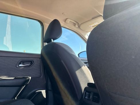 Certified 2023 Nissan Rogue SV FWD image 33
