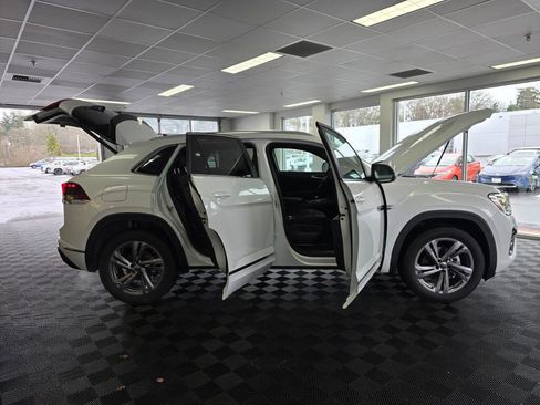 New 2024 Volkswagen Atlas Cross Sport SEL R-Line AWD/4WD image 16