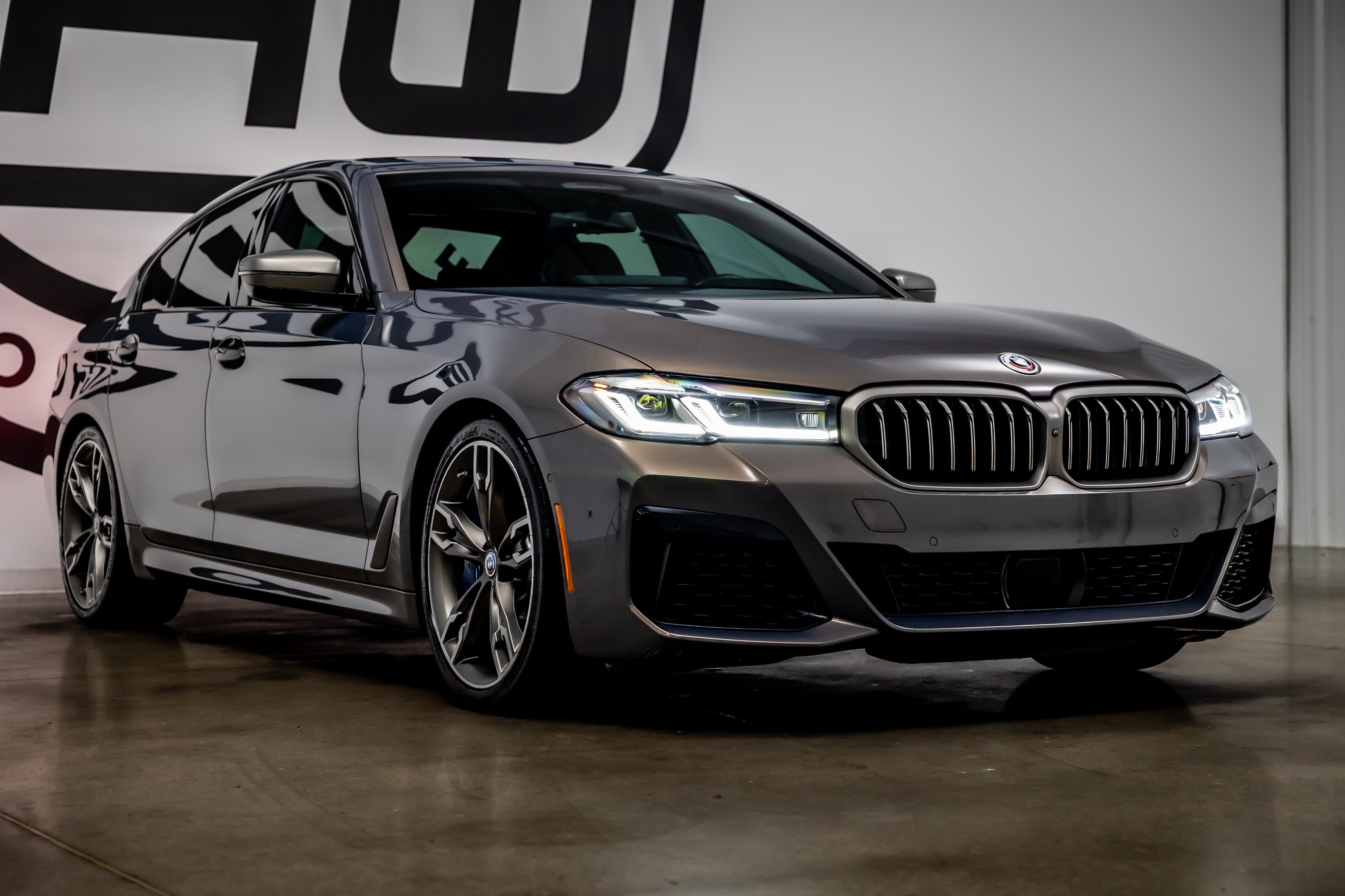 Used 2023 BMW M550i xDrive w/ Dynamic Handling Package AWD/4WD image 25