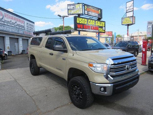 Used 2017 Toyota Tundra SR5 w/ TRD Off Road Package AWD/4WD image 3