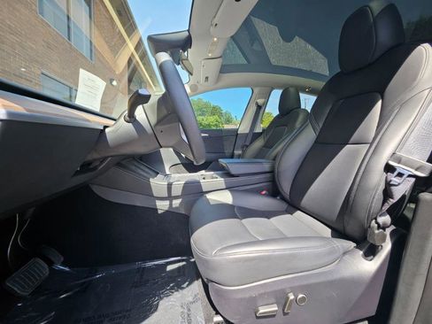 Used 2025 Tesla Model Y Long Range RWD image 34