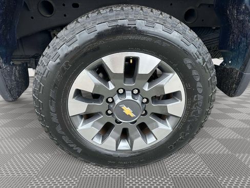 Used 2023 Chevrolet Silverado 2500 Custom w/ Custom Value Package AWD/4WD image 33