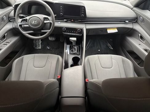 Used 2025 Hyundai Elantra Sport FWD image 14