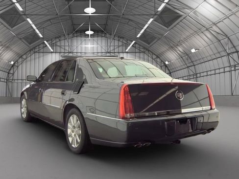 Used 2009 Cadillac DTS FWD image 4