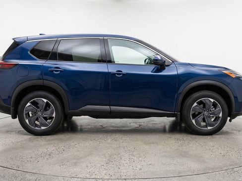 Used 2025 Nissan Rogue SV FWD image 11