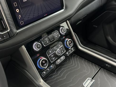 Used 2024 GMC Yukon XL Denali w/ Advanced Technology Package RWD image 29