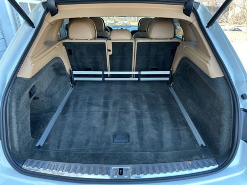 Used 2017 Bentley Bentayga image 33