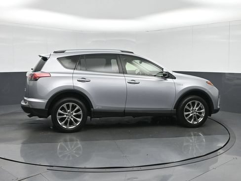 Used 2018 Toyota RAV4 Limited AWD/4WD image 8