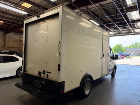 Used 2022 Ford Transit 350 DRW RWD image 3