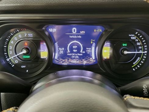 Used 2024 Jeep Wrangler Unlimited w/ Convenience Group AWD/4WD image 18