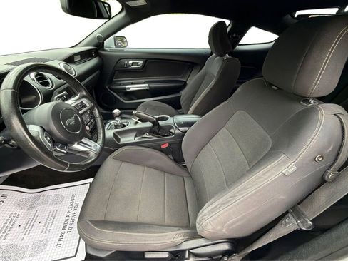 Used 2016 Ford Mustang Coupe RWD image 9