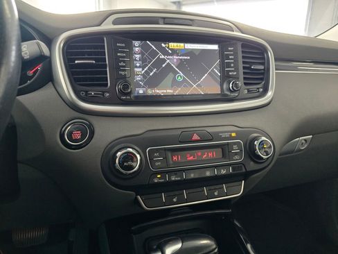 Used 2019 Kia Sorento SX image 30