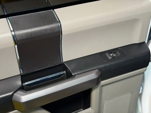 Used 2018 Ford F150 XLT image 16