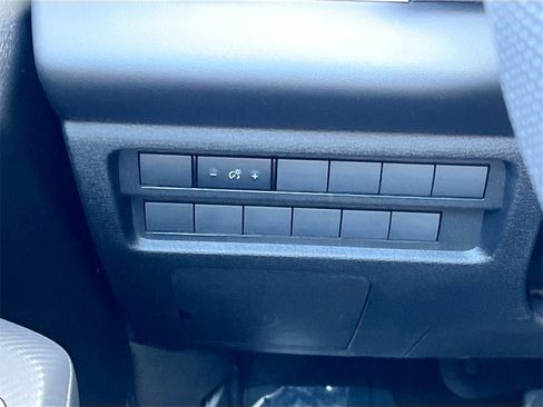 New 2025 Mitsubishi Outlander ES image 10