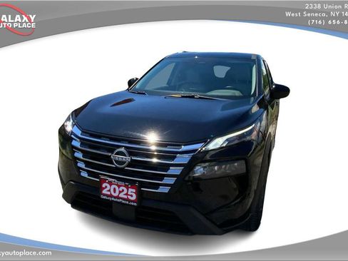 Used 2025 Nissan Rogue SV AWD/4WD image 2