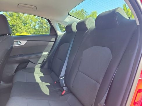 Used 2023 Kia Forte LXS w/ LXS Technology Package FWD image 8