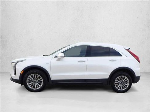 Used 2024 Cadillac XT4 Premium Luxury image 2