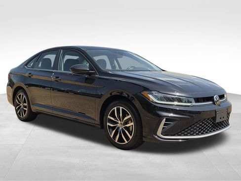 Used 2025 Volkswagen Jetta SE FWD image 4